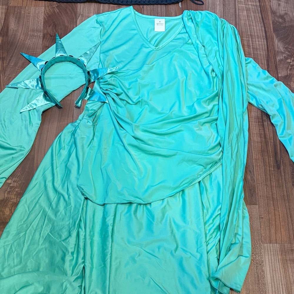 Woman’s size medium Statue of Liberty costume
